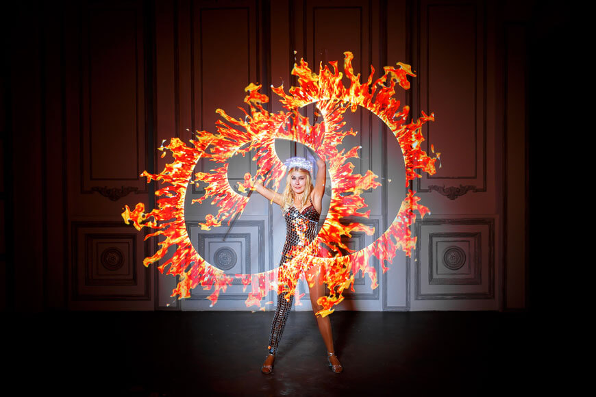 неоновое шоу